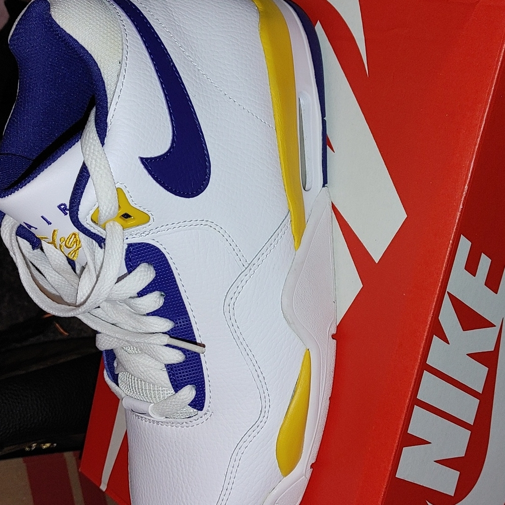 Men size 10 Nike Shoes